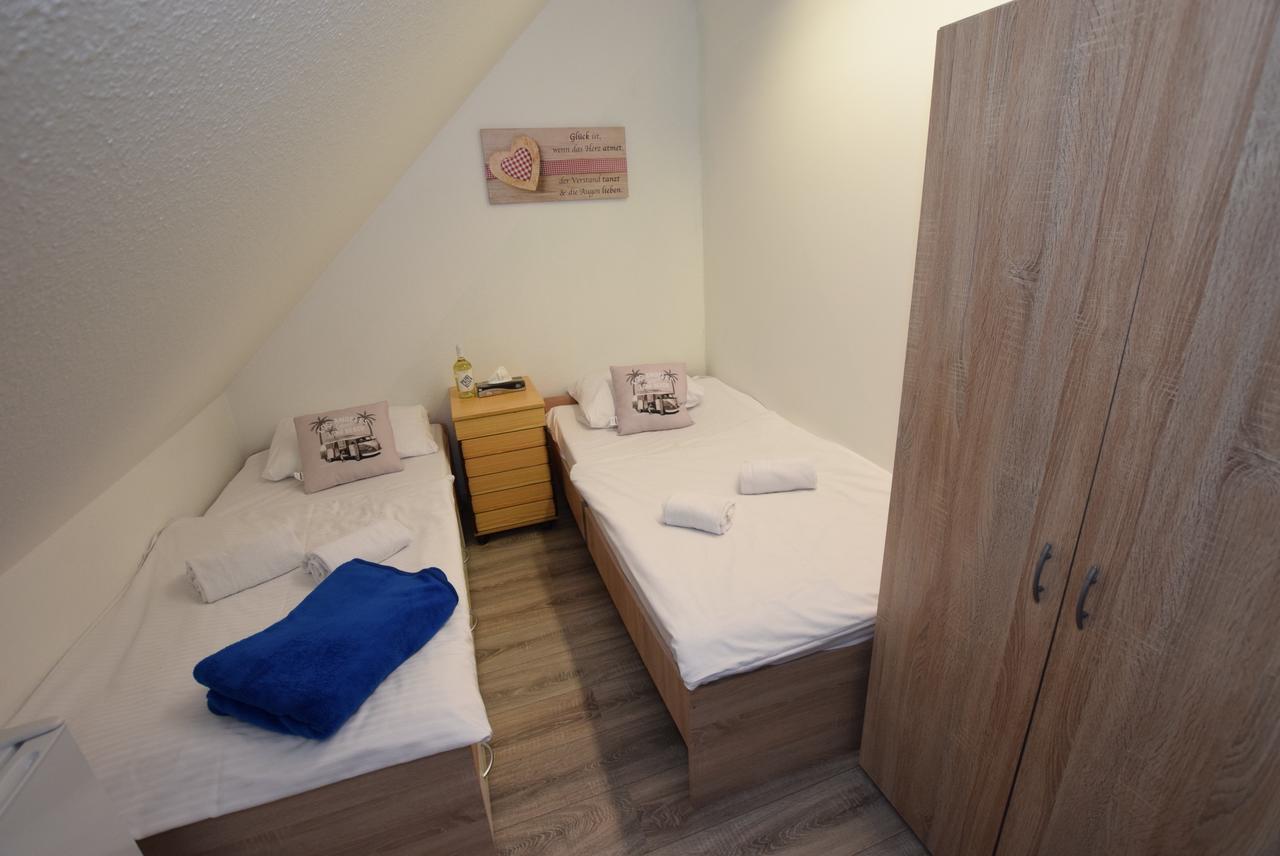 קירכהיים אונטר טק Monteurzimmer Kirchheim-Teck מראה חיצוני תמונה
