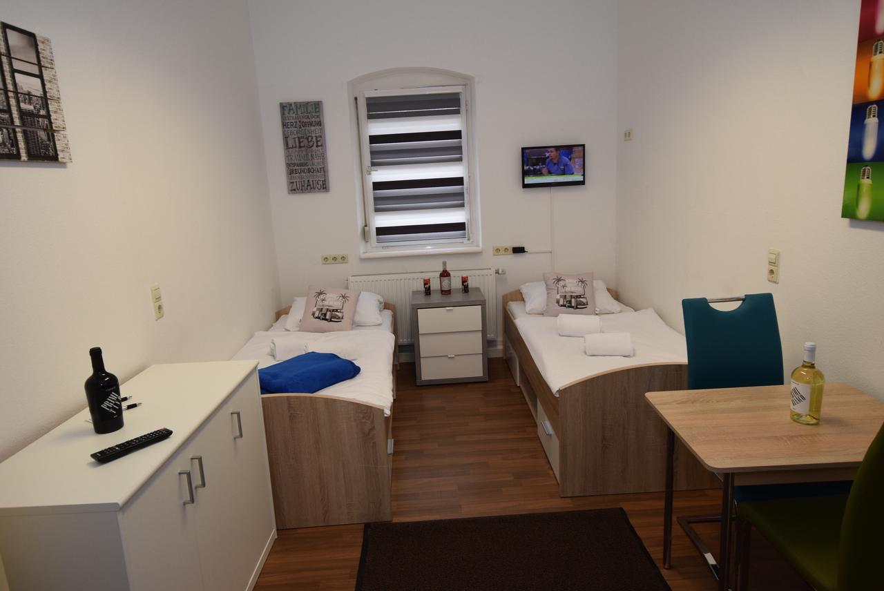 קירכהיים אונטר טק Monteurzimmer Kirchheim-Teck מראה חיצוני תמונה
